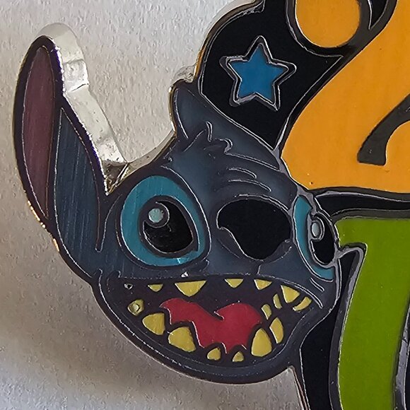 DISNEY Pin Trading ~ Disney Starter Set ~ Stitch ~ 2017 - Picture 2 of 11